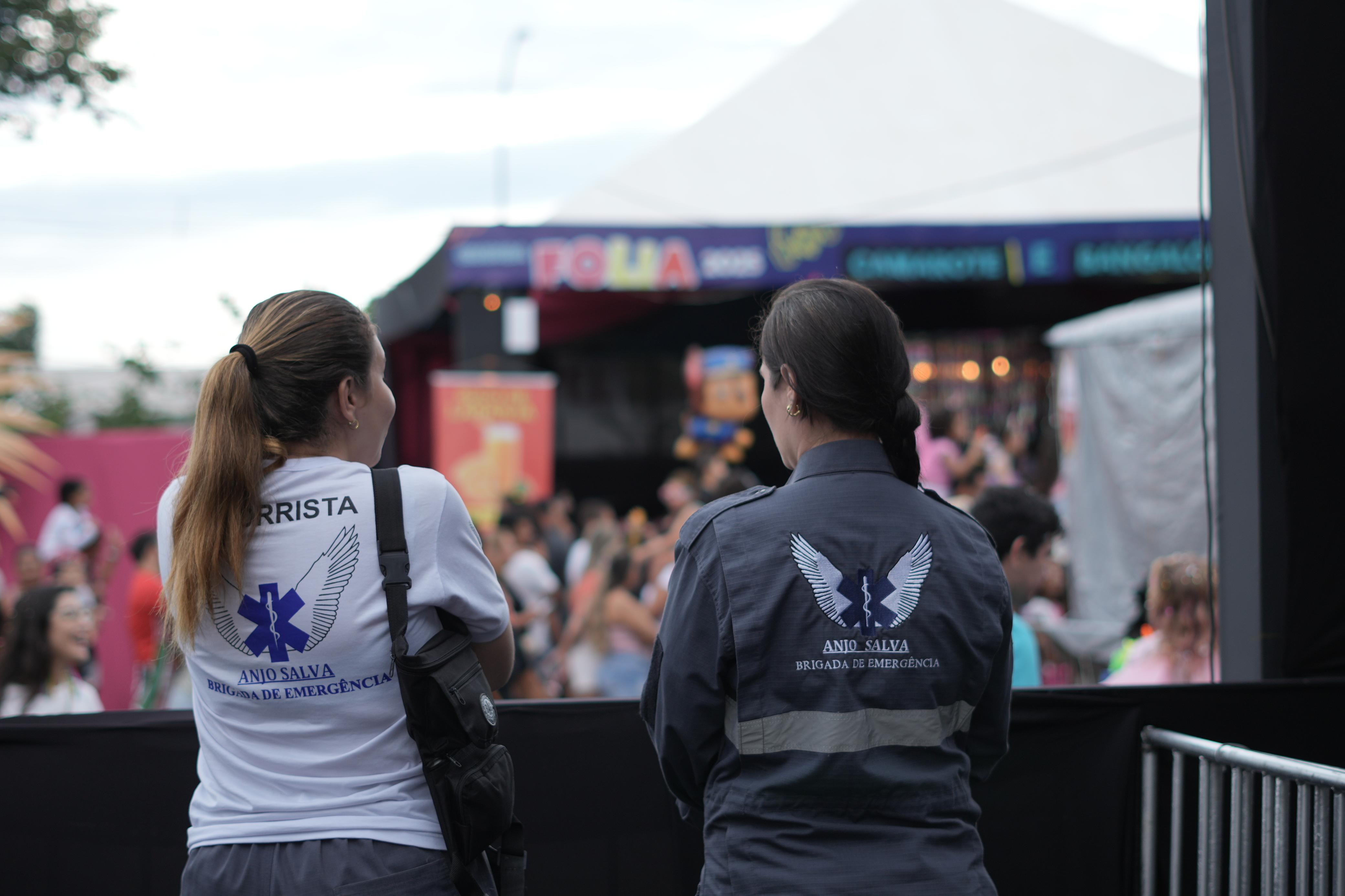 Profissionais da Brigada de Emergência em evento